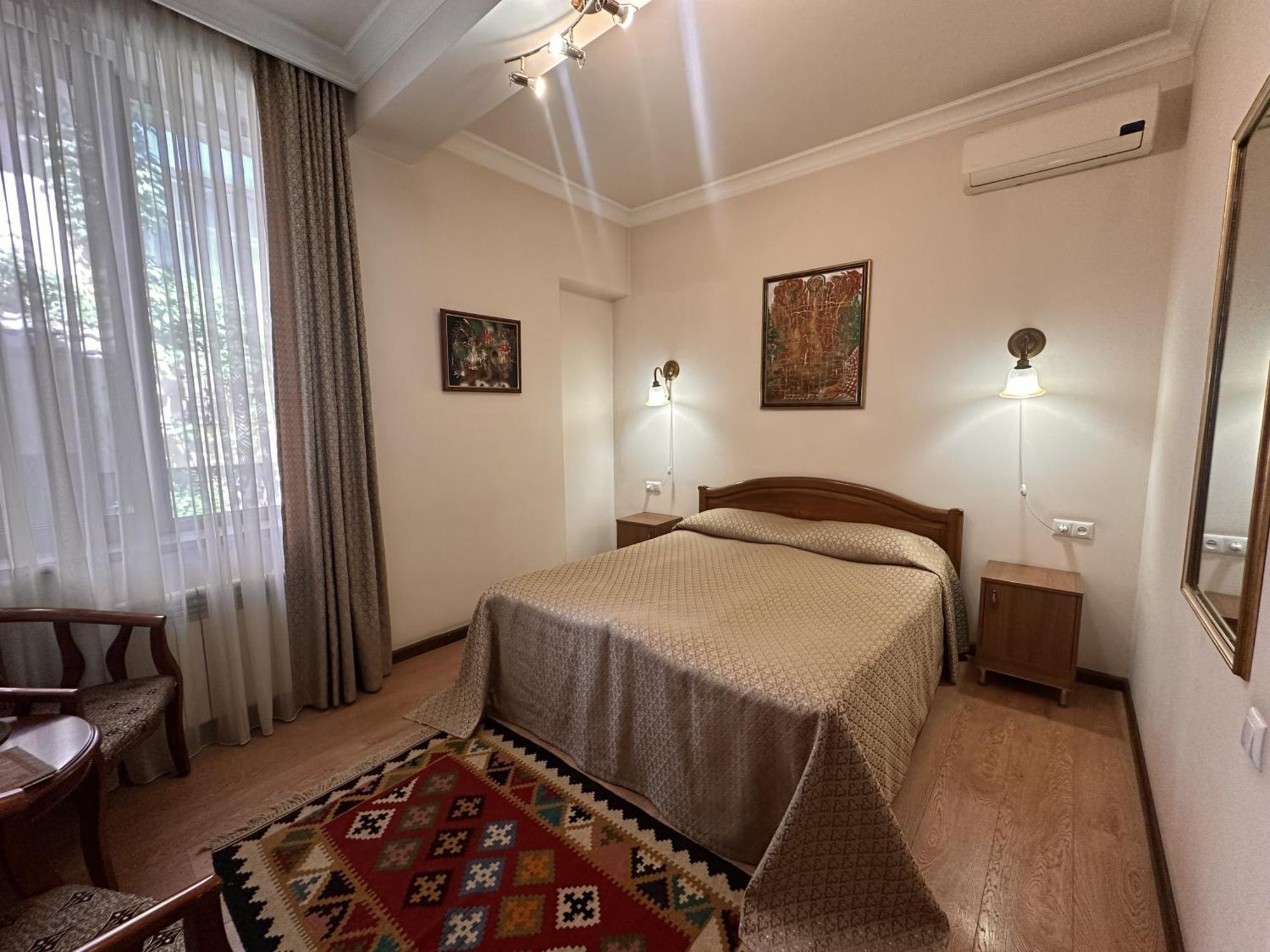 Hin Yerevantsi Hotel מראה חיצוני תמונה