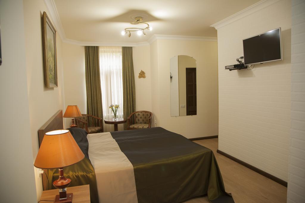 Hin Yerevantsi Hotel מראה חיצוני תמונה